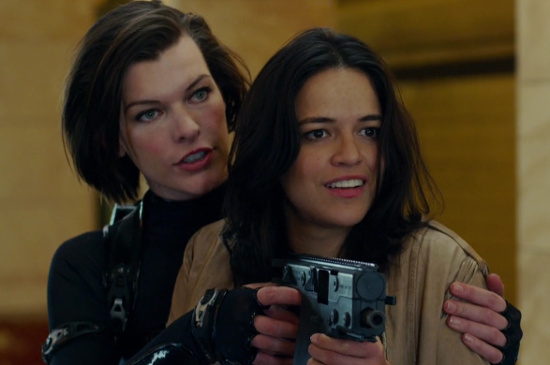Alice & Ada Wong Battle Two Axemen In Third 'Resident Evil: Retribution'  Clip - Bloody Disgusting